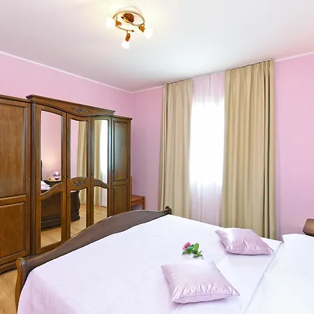 Apartment Ivana 1664 Kastelir